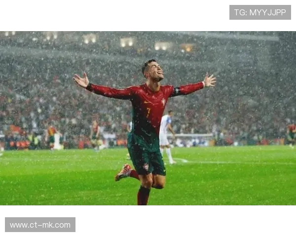 足球场上的孤胆英雄一人扛起全队荣耀与责任的传奇故事